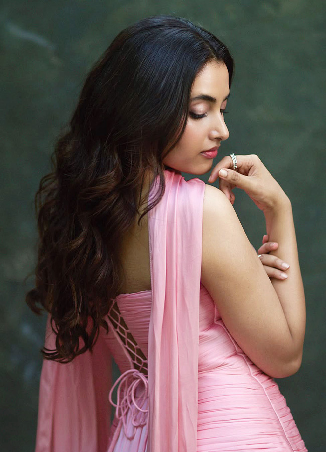 Priyanka Mohan The Pink Beauty Photos4