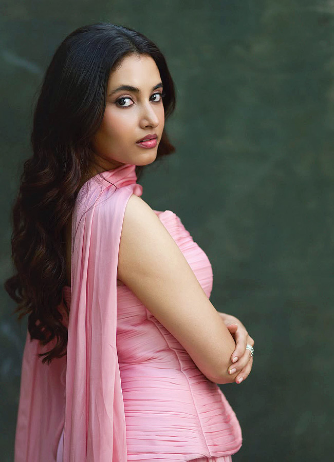 Priyanka Mohan The Pink Beauty Photos5