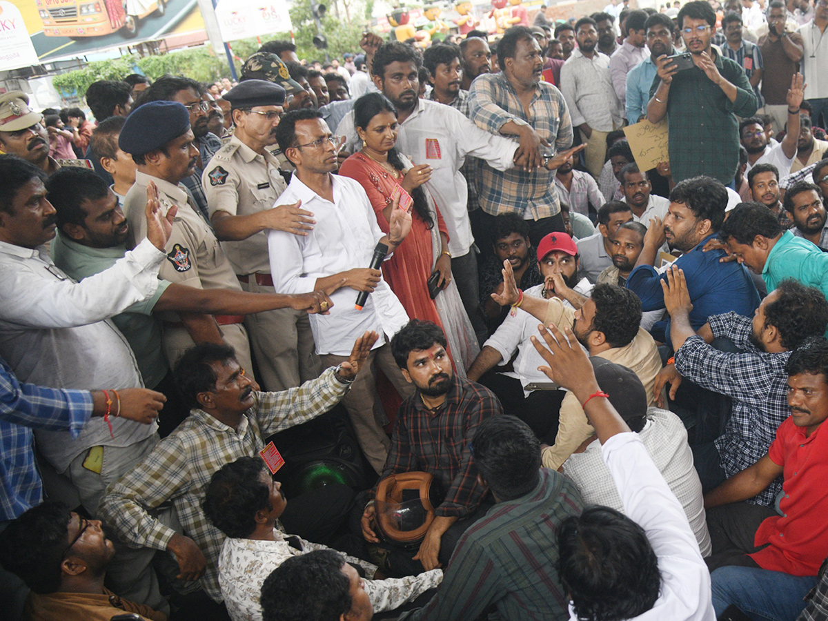 Secretariat employees stage protest by sitting on the road11