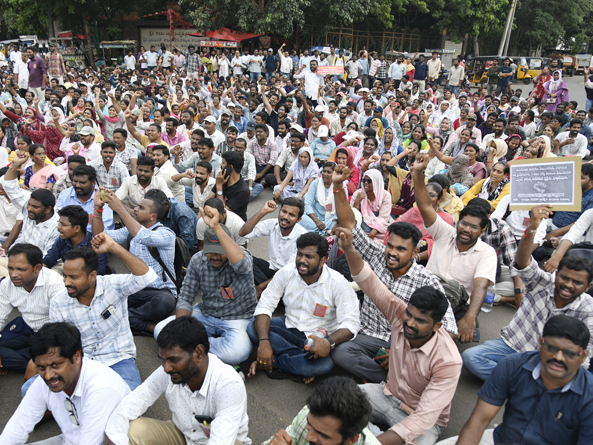 Secretariat employees stage protest by sitting on the road12