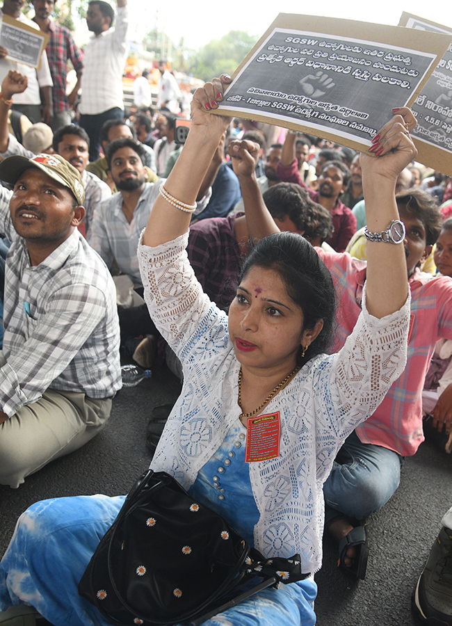Secretariat employees stage protest by sitting on the road15