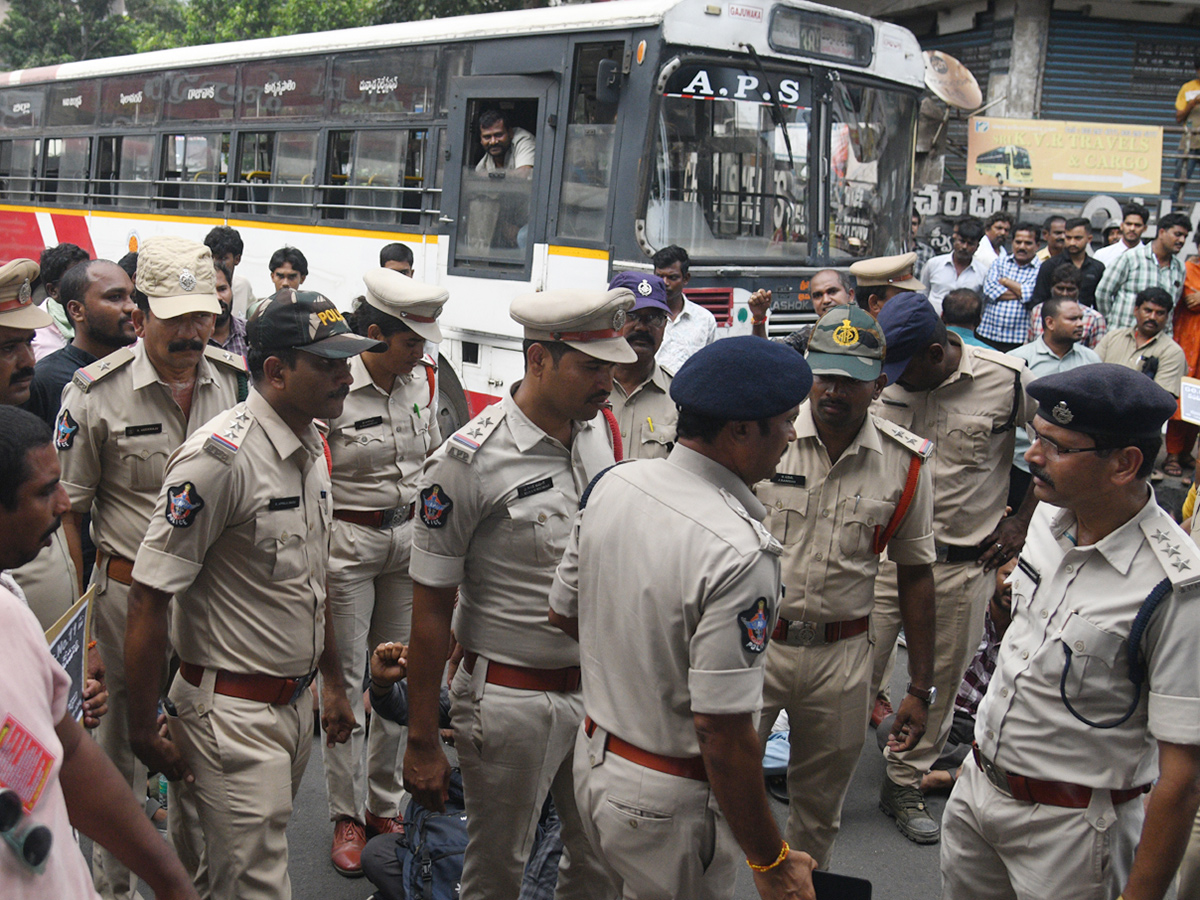 Secretariat employees stage protest by sitting on the road6