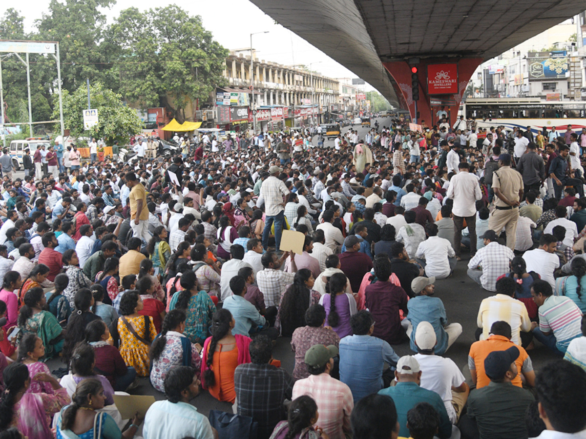 Secretariat employees stage protest by sitting on the road7