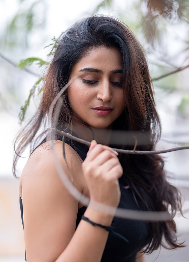 Glamorous anchor Varshini Sounderajan Enters the Bigg Boss house10