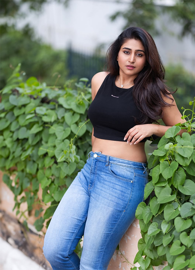 Glamorous anchor Varshini Sounderajan Enters the Bigg Boss house18