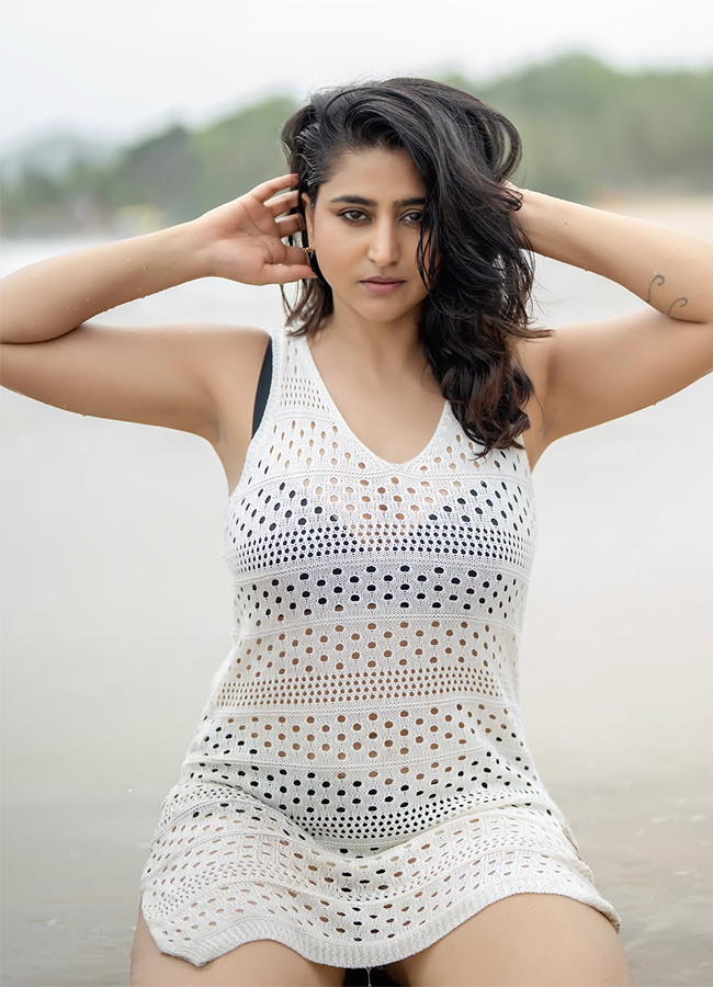 Glamorous anchor Varshini Sounderajan Enters the Bigg Boss house2