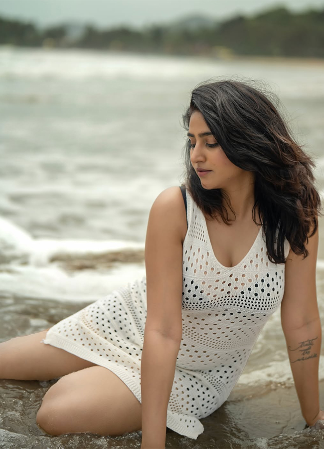 Glamorous anchor Varshini Sounderajan Enters the Bigg Boss house3