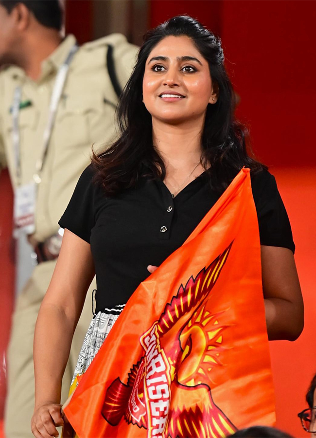 Glamorous anchor Varshini Sounderajan Enters the Bigg Boss house5