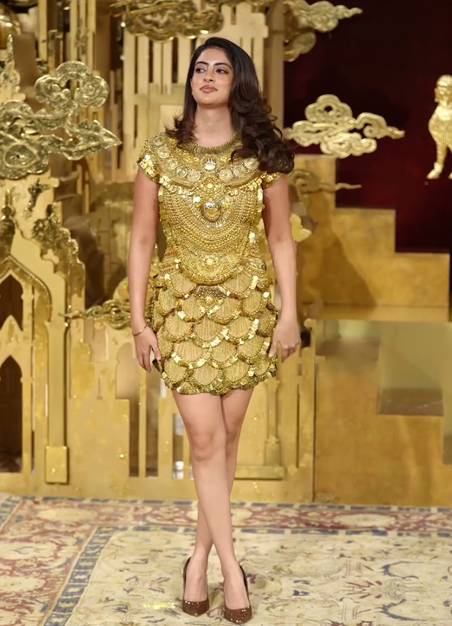 Navya Naveli Nanda Dazzles in a Stunning Gold Dress Viral Photos14