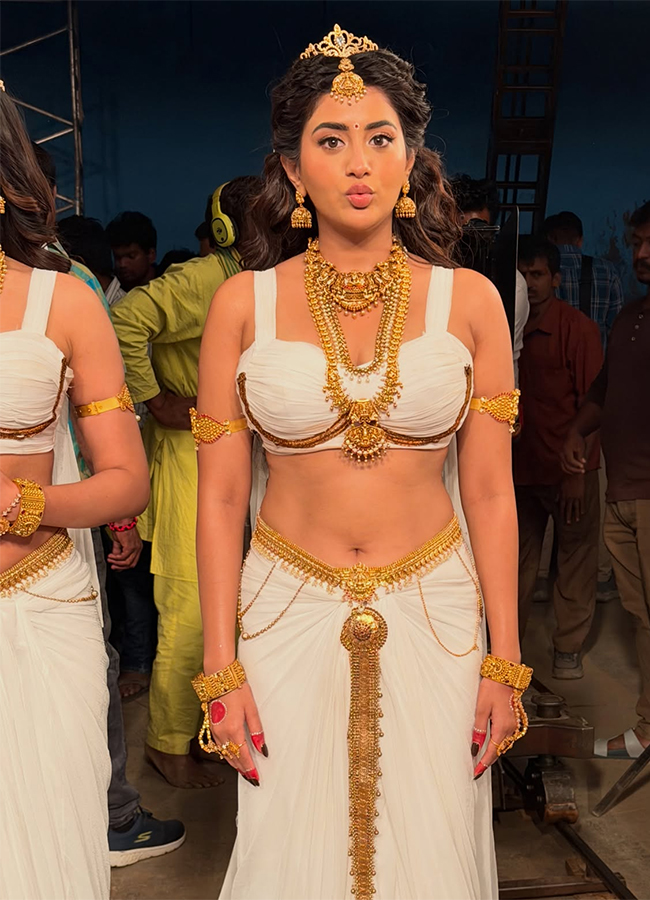 Rashi Singh Rambha Urvashi Menaka Movie Working Stills18