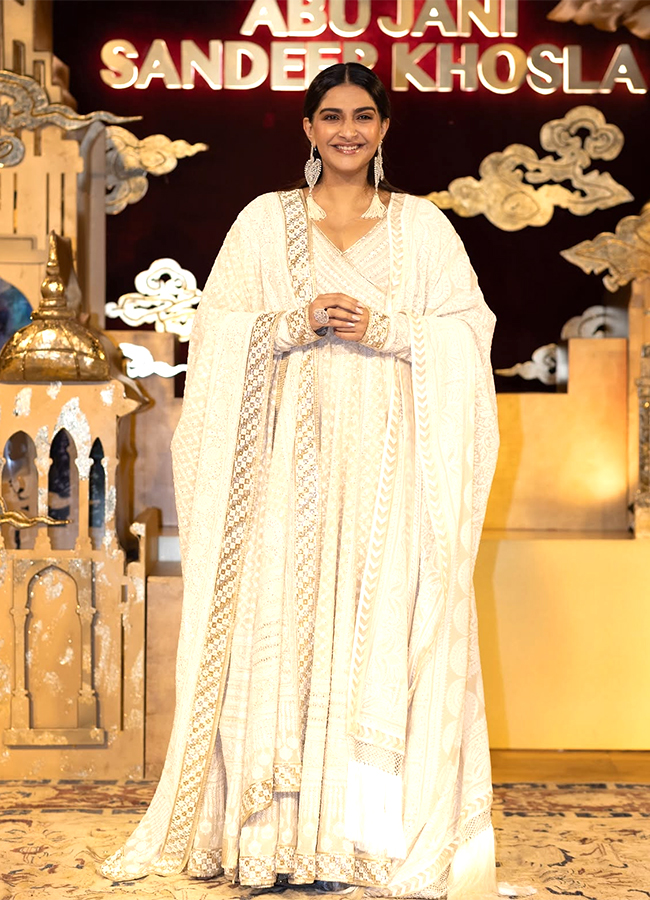 Abu Jani And Sandeep Khosla: Celebrating 40 Years of Iconic Fashion15