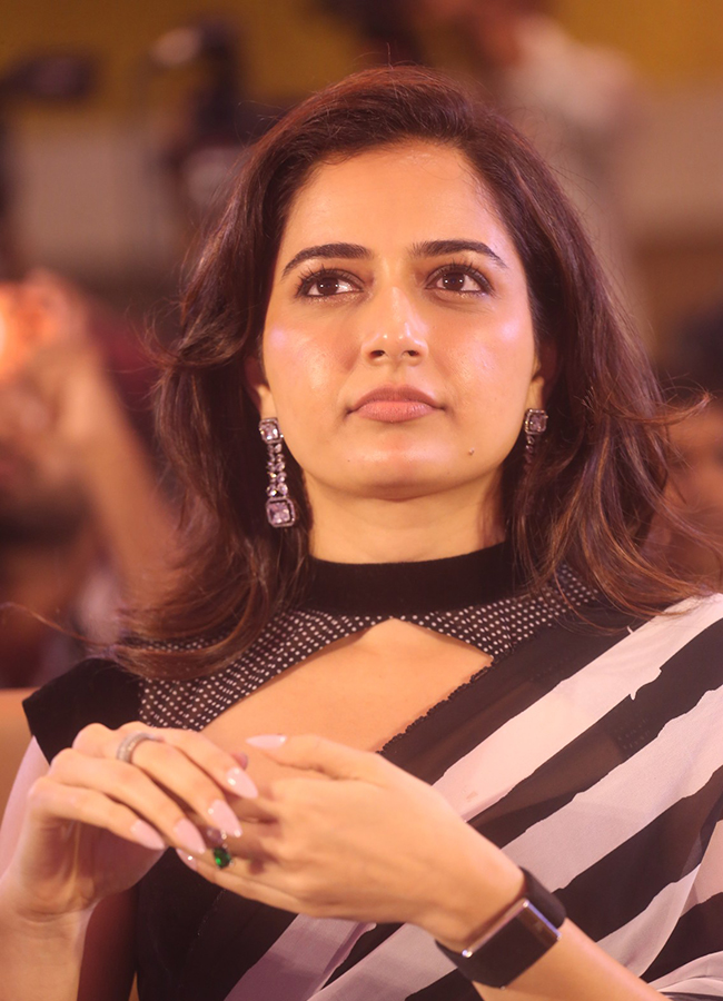 Actress Ashika Ranganath Latest Photos Viral17