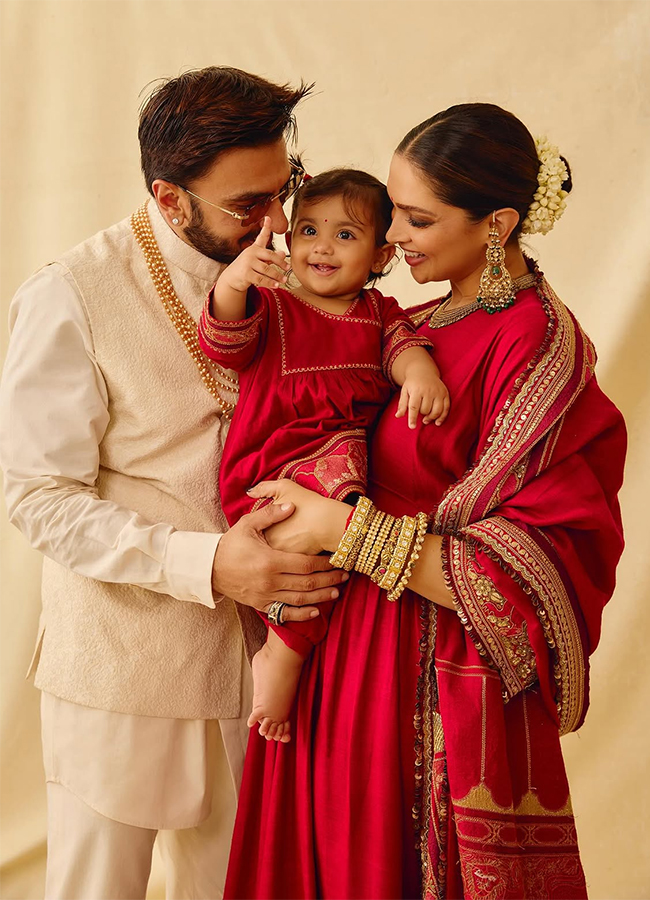 Bollywood : deepika padukone baby bump viral photos10