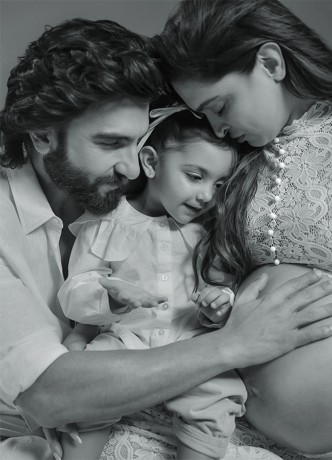 Bollywood : deepika padukone baby bump viral photos12
