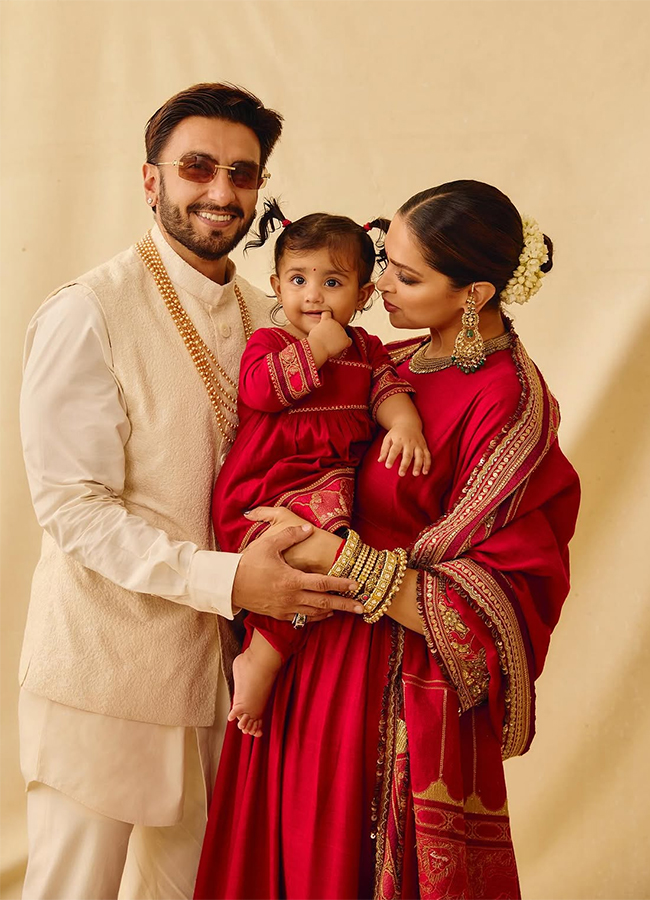 Bollywood : deepika padukone baby bump viral photos9