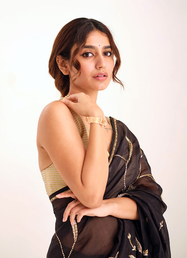 Priya Prakash Varrier Mesmerizes in a Stunning Black Saree Photos10