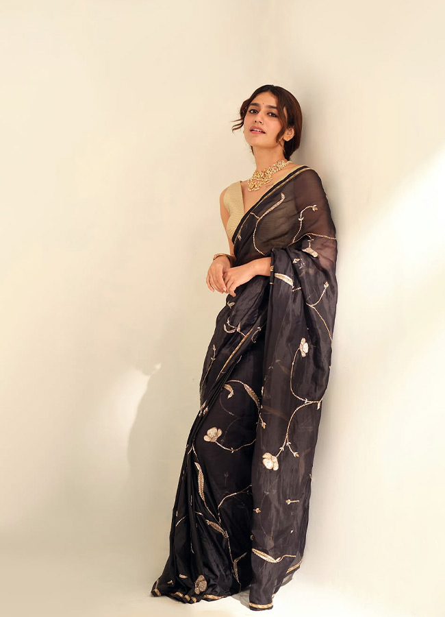 Priya Prakash Varrier Mesmerizes in a Stunning Black Saree Photos11