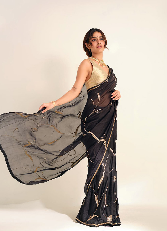 Priya Prakash Varrier Mesmerizes in a Stunning Black Saree Photos6