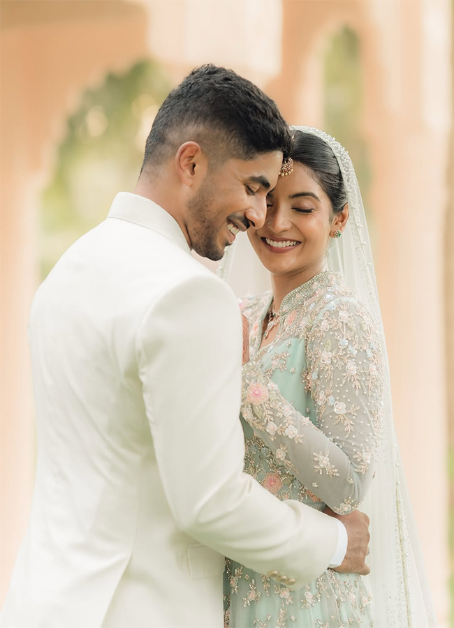 Nivedhithaa Sathish gets engaged to photographer shares photos11