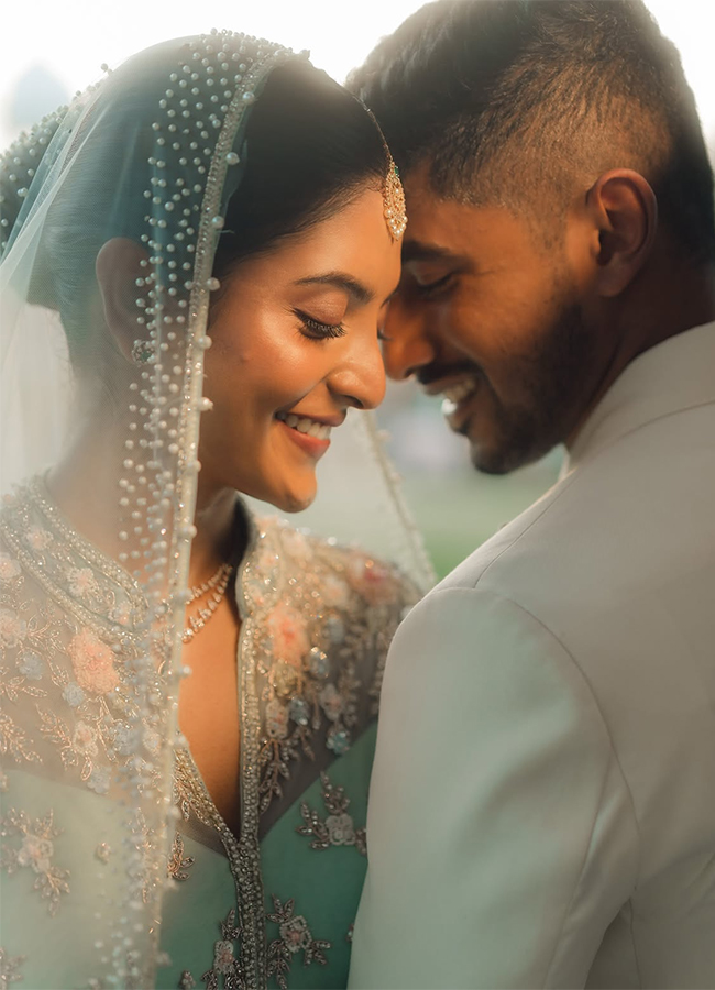 Nivedhithaa Sathish gets engaged to photographer shares photos13