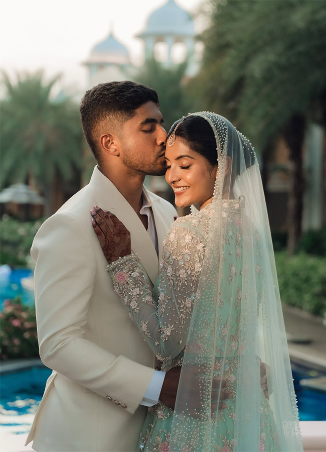 Nivedhithaa Sathish gets engaged to photographer shares photos17