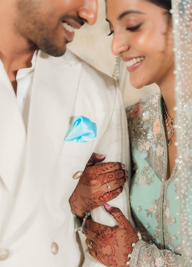 Nivedhithaa Sathish gets engaged to photographer shares photos18