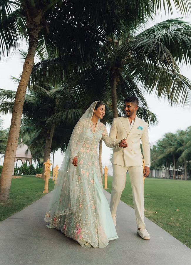 Nivedhithaa Sathish gets engaged to photographer shares photos21
