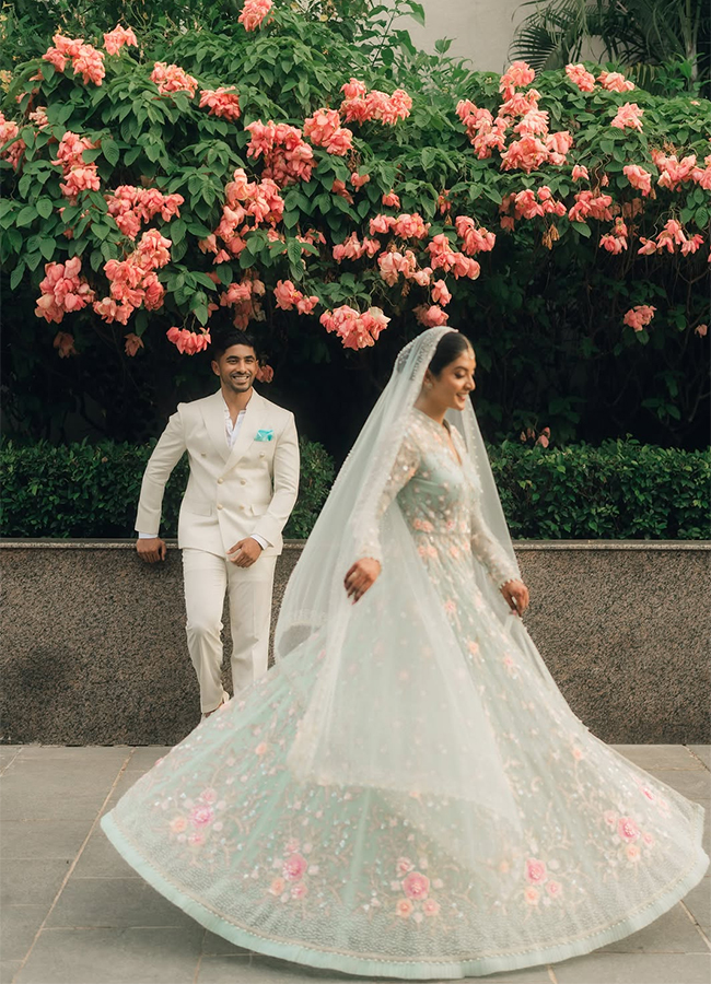 Nivedhithaa Sathish gets engaged to photographer shares photos6