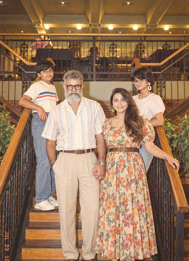 Sukumar With His Wife.. Stunning In 80's Retro Look (Photos)3