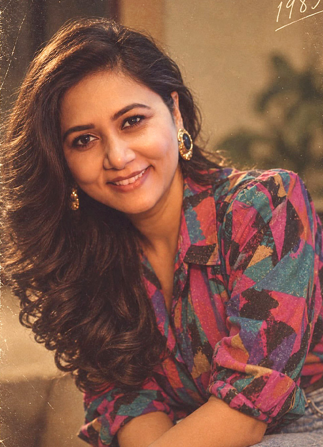 Sukumar With His Wife.. Stunning In 80's Retro Look (Photos)8