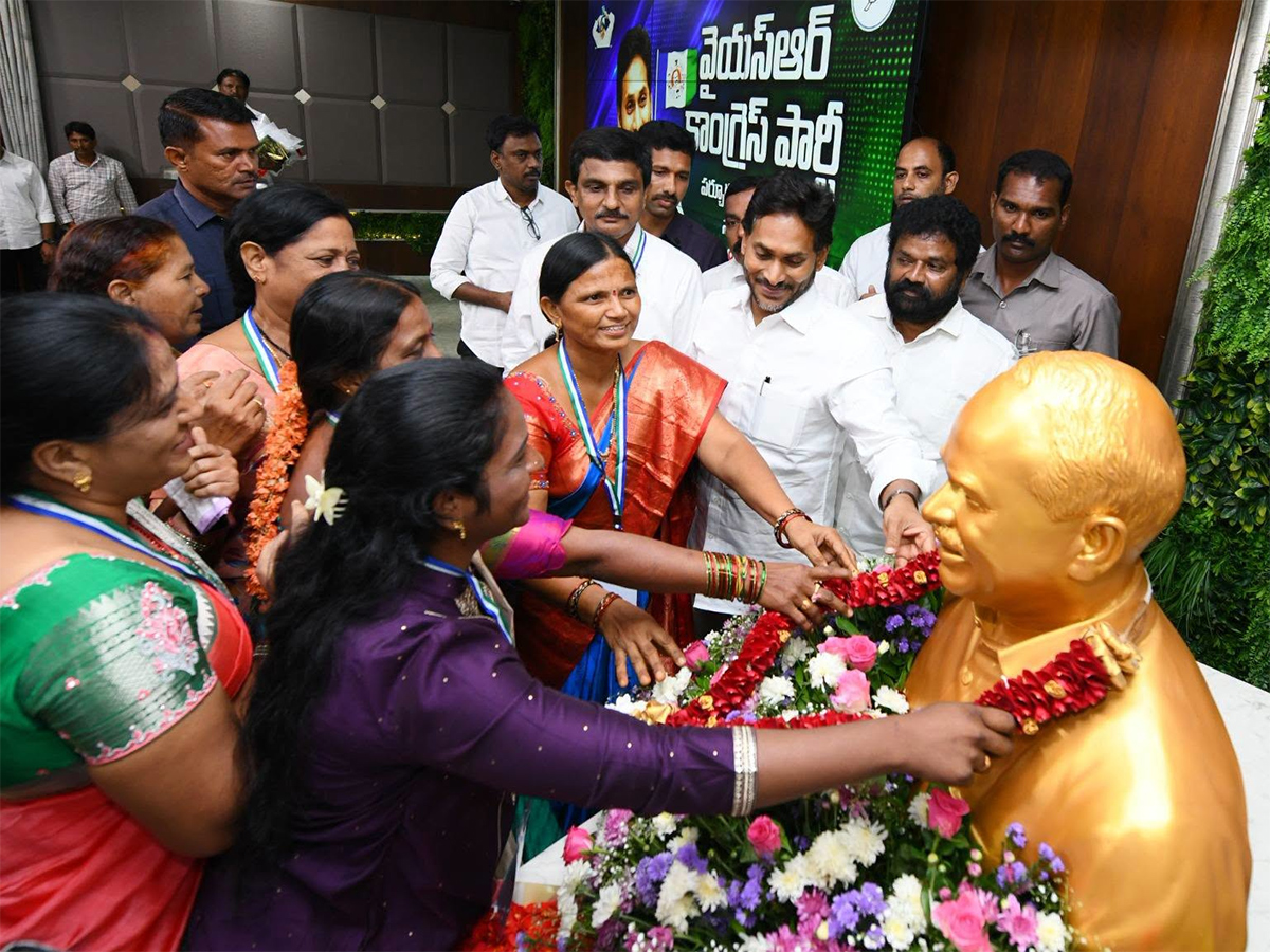 YS Jagan Meeting With Parchur Leaders Today HD Photos6