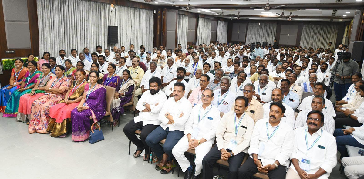 YS Jagan Meeting With Parchur Leaders Today HD Photos7