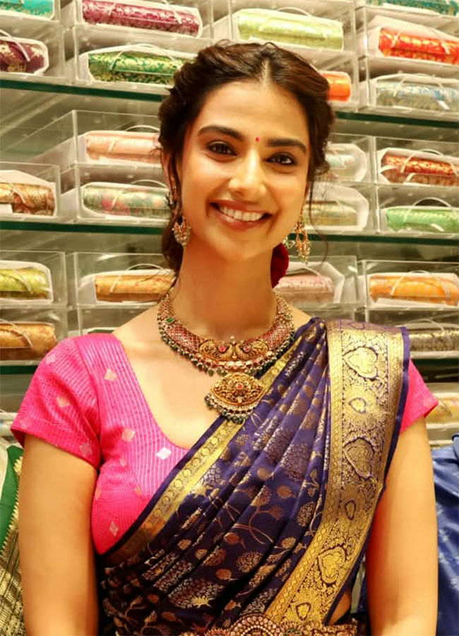 Actress Meenakshi Chaudhary in Vanasthalipuram HD Photos10