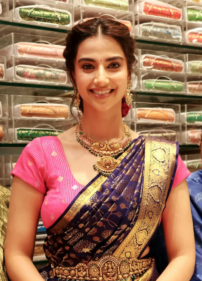 Actress Meenakshi Chaudhary in Vanasthalipuram HD Photos11