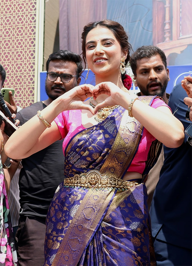 Actress Meenakshi Chaudhary in Vanasthalipuram HD Photos14