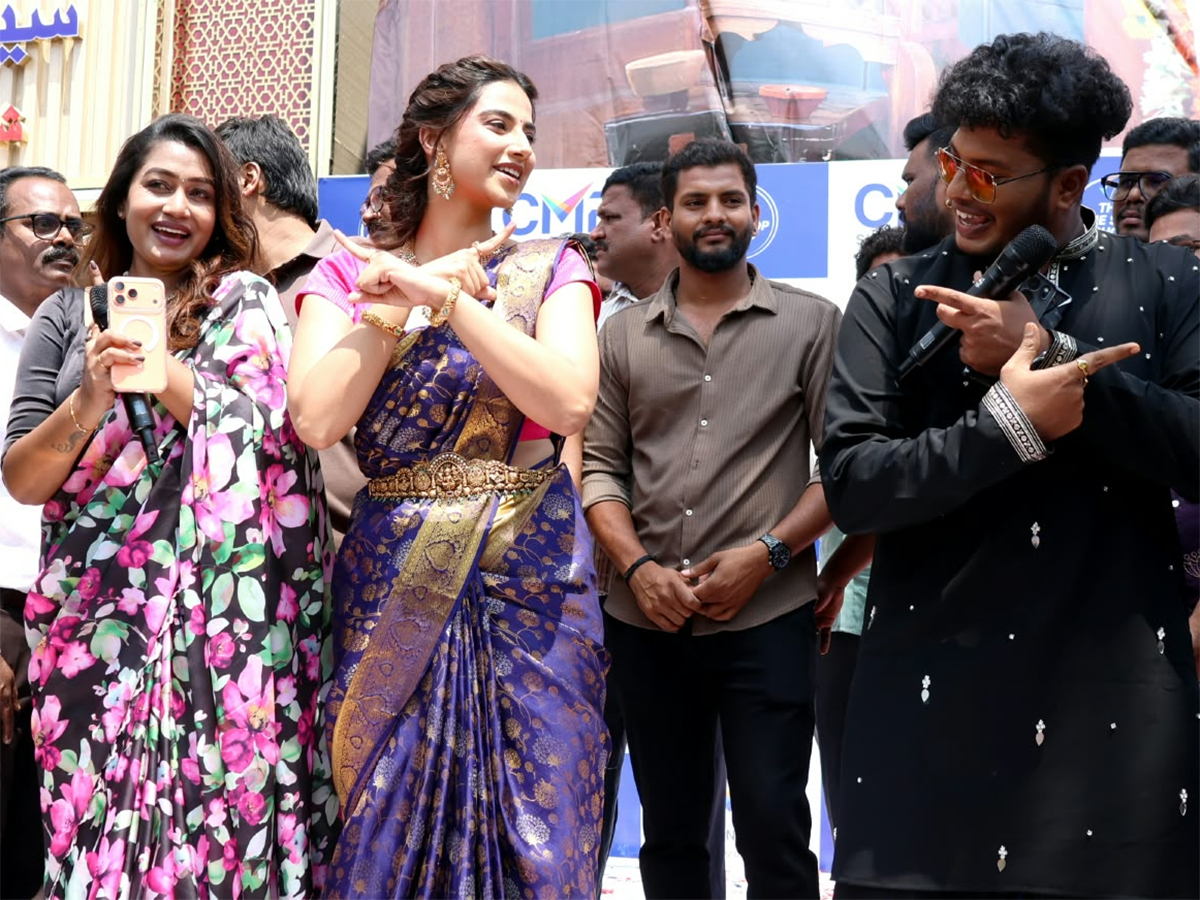 Actress Meenakshi Chaudhary in Vanasthalipuram HD Photos3