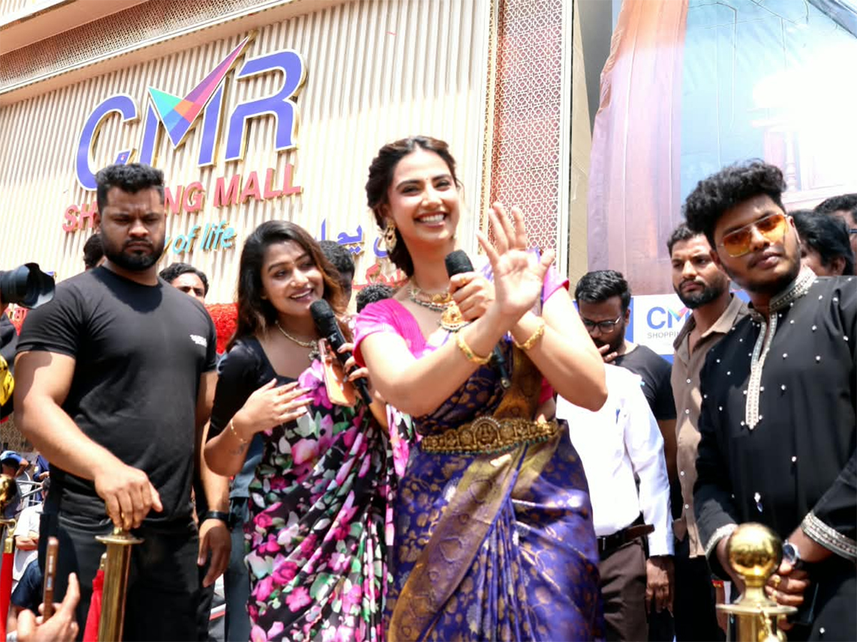 Actress Meenakshi Chaudhary in Vanasthalipuram HD Photos6