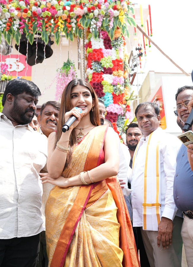 Actress Sreeleela Visited Nirmal The Chennai Shopping Mall11