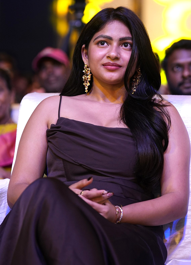Thella Kaagitham Actress Nakshatra Modern Looks, Viral Photos11
