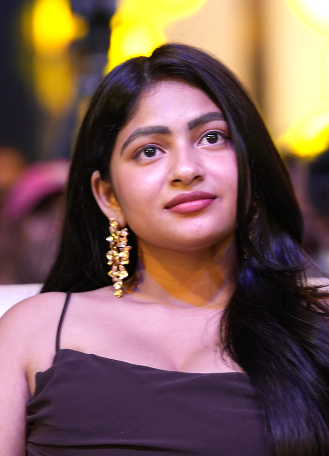 Thella Kaagitham Actress Nakshatra Modern Looks, Viral Photos12