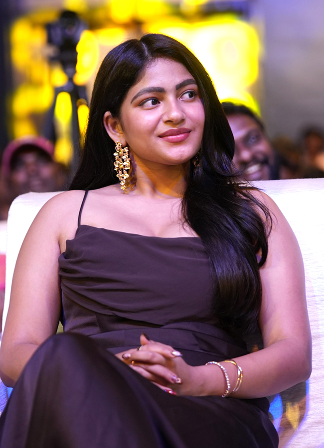 Thella Kaagitham Actress Nakshatra Modern Looks, Viral Photos13