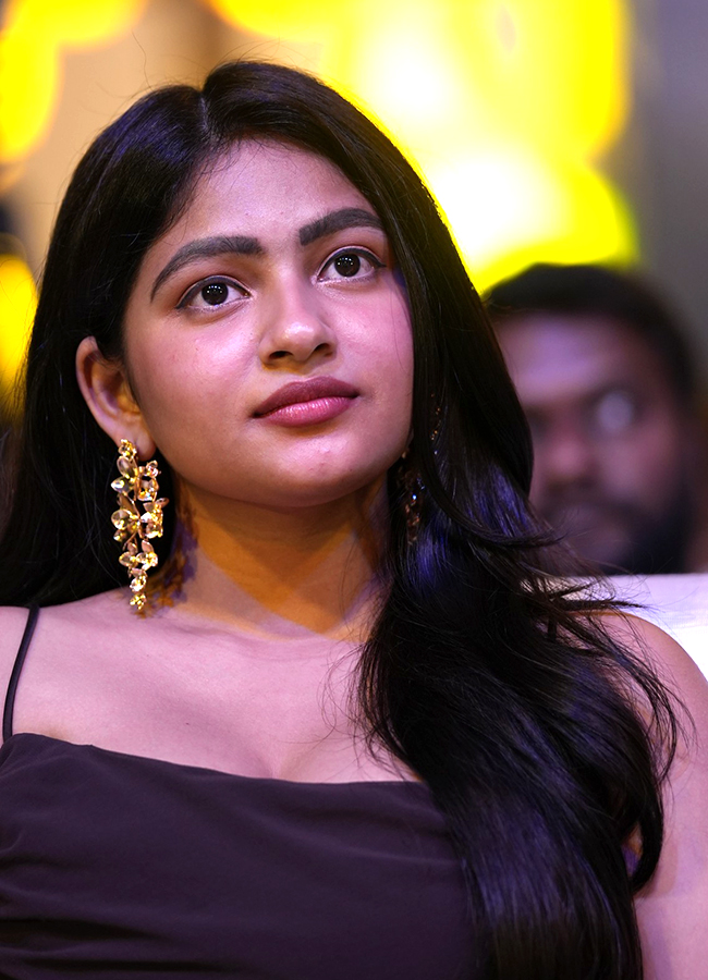 Thella Kaagitham Actress Nakshatra Modern Looks, Viral Photos14