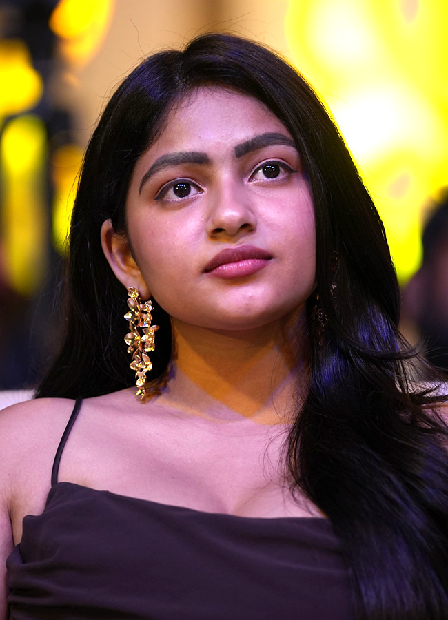 Thella Kaagitham Actress Nakshatra Modern Looks, Viral Photos15