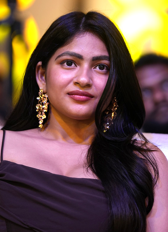 Thella Kaagitham Actress Nakshatra Modern Looks, Viral Photos16