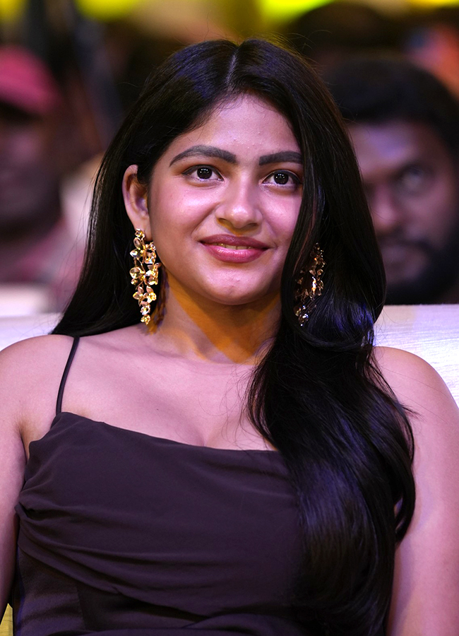 Thella Kaagitham Actress Nakshatra Modern Looks, Viral Photos17