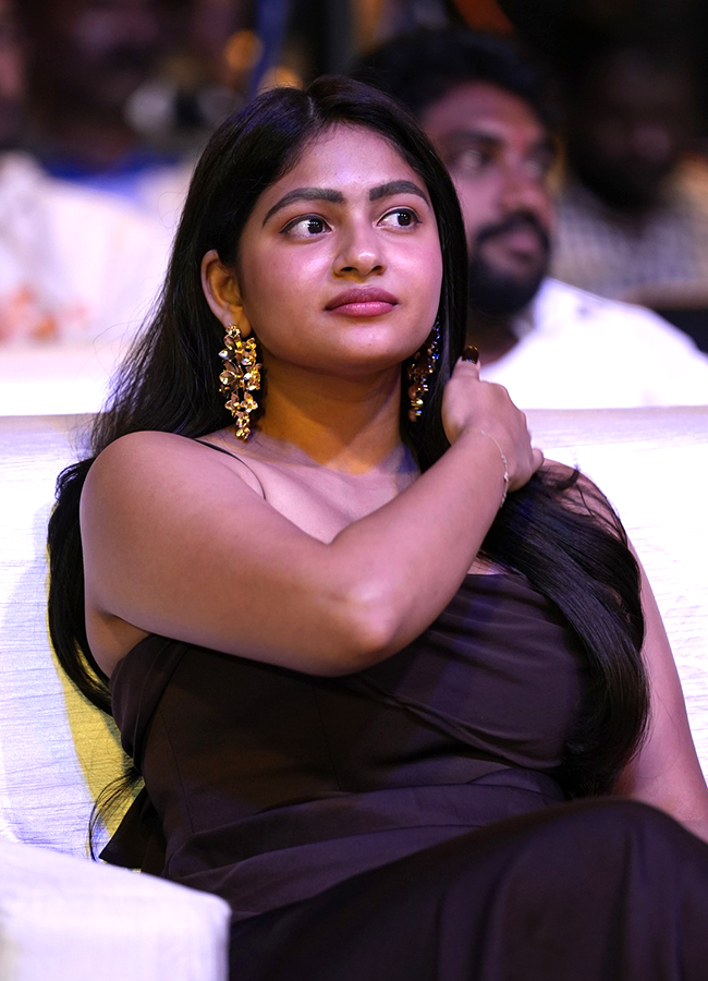 Thella Kaagitham Actress Nakshatra Modern Looks, Viral Photos18