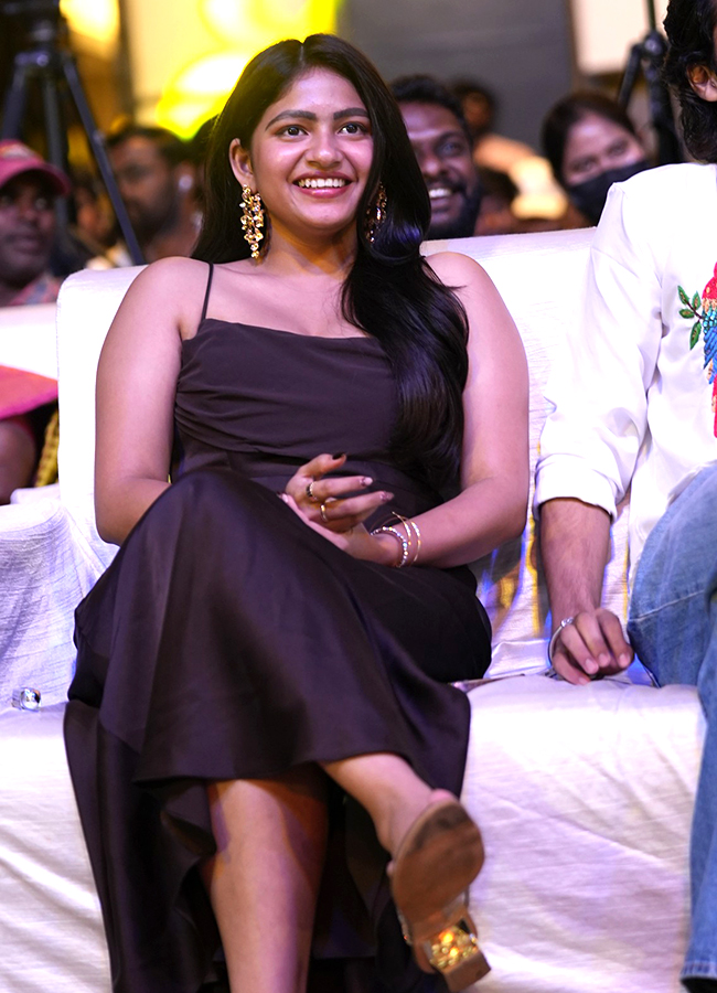 Thella Kaagitham Actress Nakshatra Modern Looks, Viral Photos21