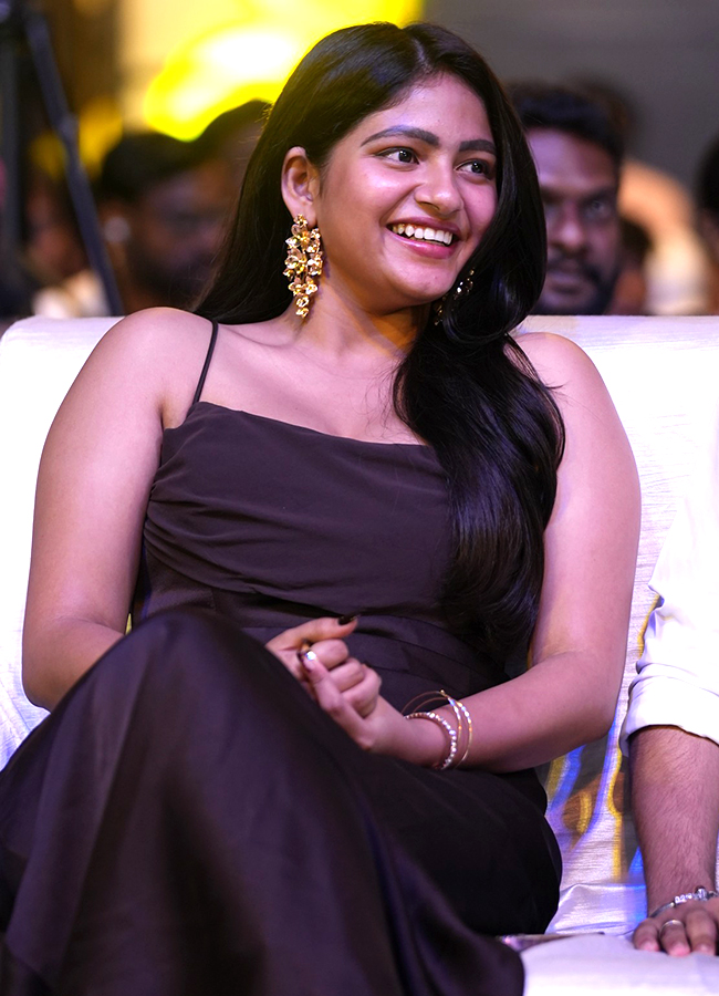 Thella Kaagitham Actress Nakshatra Modern Looks, Viral Photos23