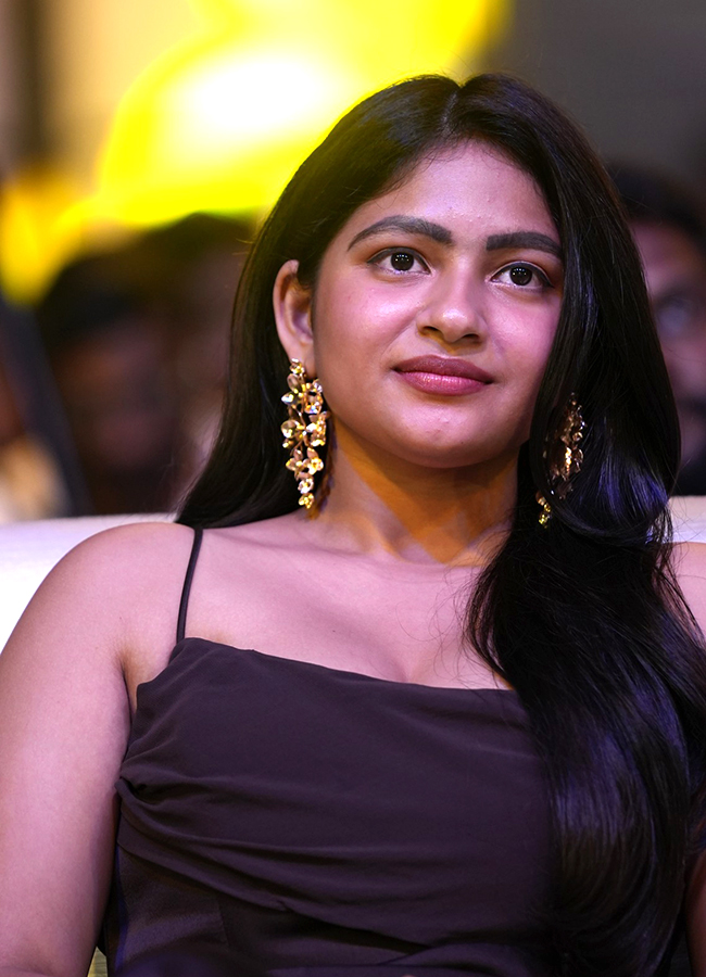 Thella Kaagitham Actress Nakshatra Modern Looks, Viral Photos24