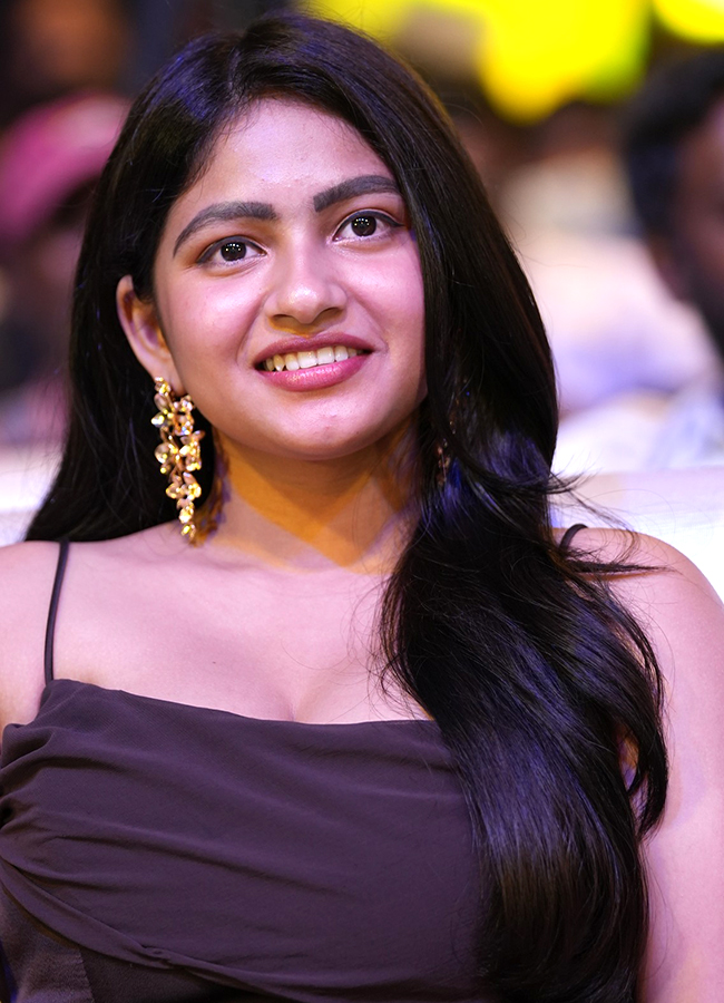 Thella Kaagitham Actress Nakshatra Modern Looks, Viral Photos3